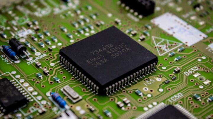 Close-up of a computer memory chip representing the AI-driven memory shortage affecting technology prices