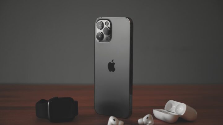 Apple iPhone representing the iOS 27 software update
